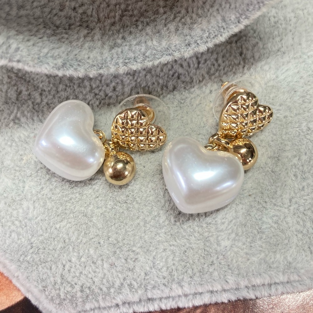 Pearl Heart Drop Earrings - Picture 3 of 6
